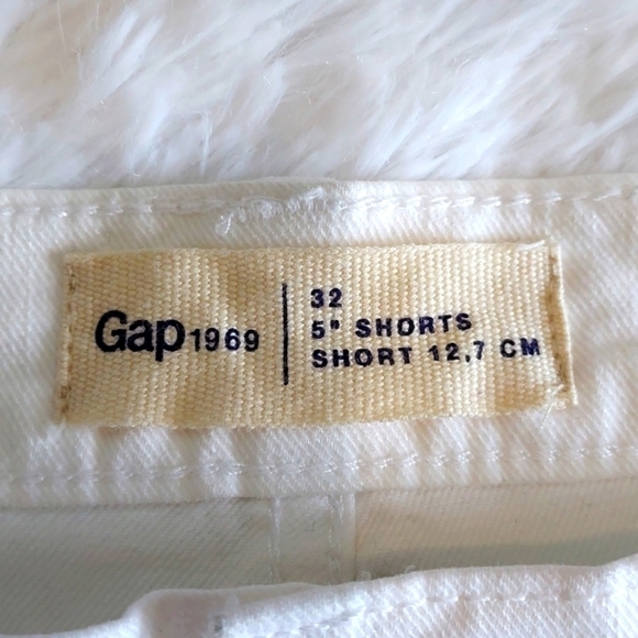 Gap white denim shorts, size 32 waist, Large - Picture 4 of 5